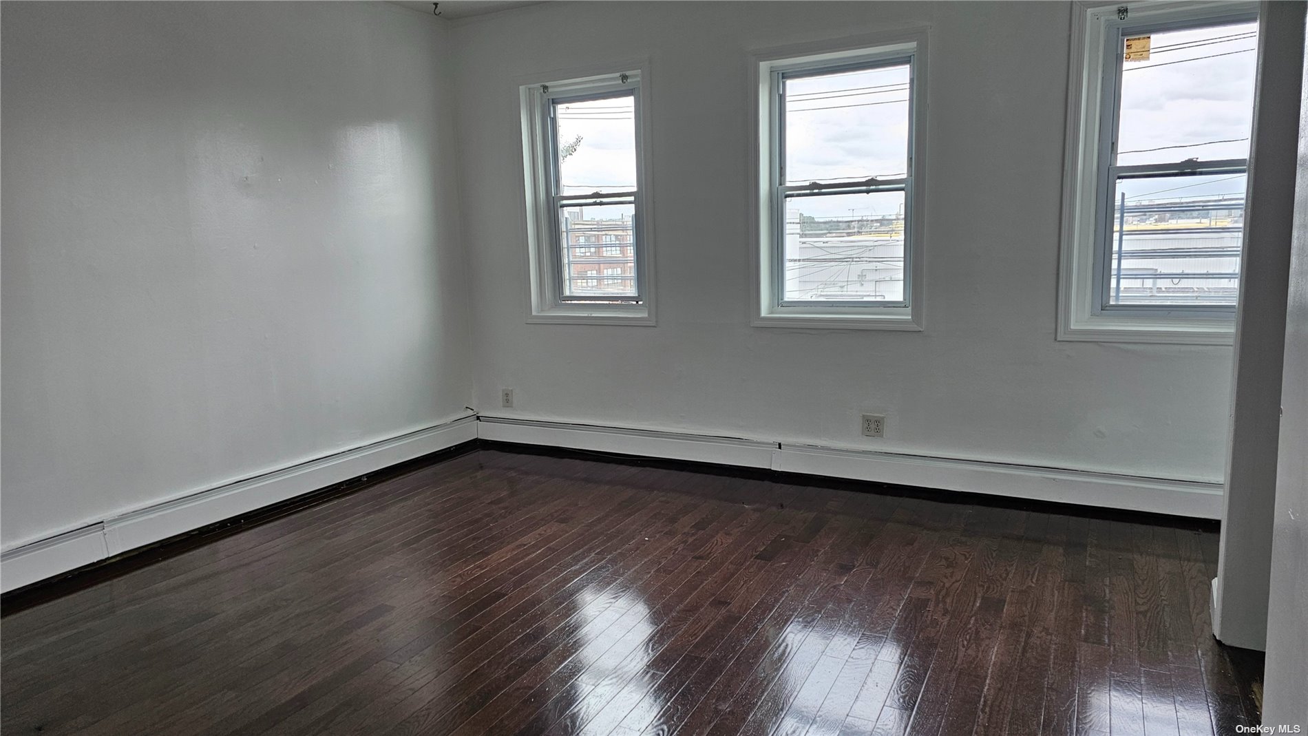 Rental Property at 11231 15 Avenue 2, Whitestone, Queens, NY - Bedrooms: 3 
Bathrooms: 1 
Rooms: 7  - $2,800 MO.