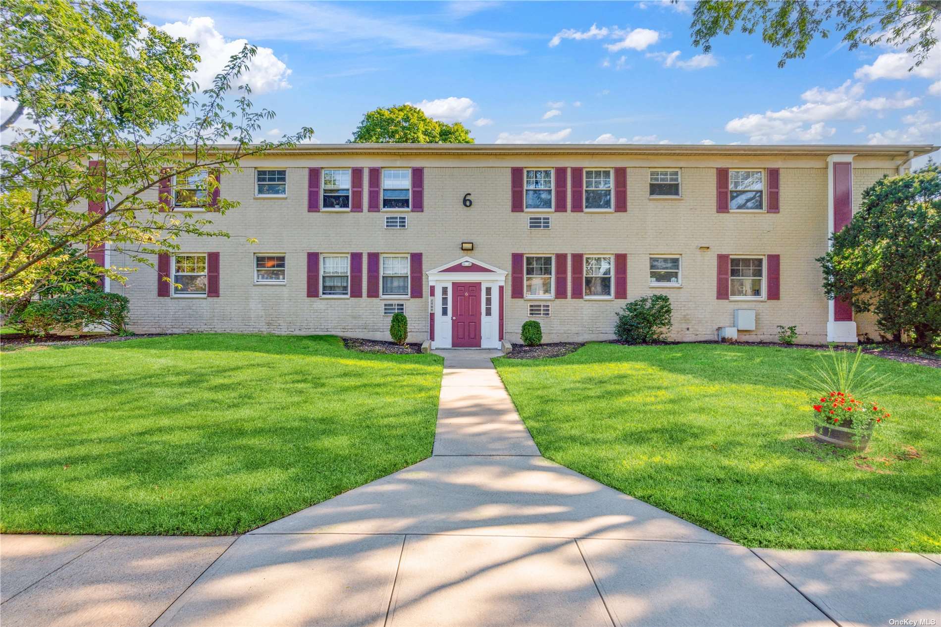 324 Post Ave #6E, Westbury, New York image 1
