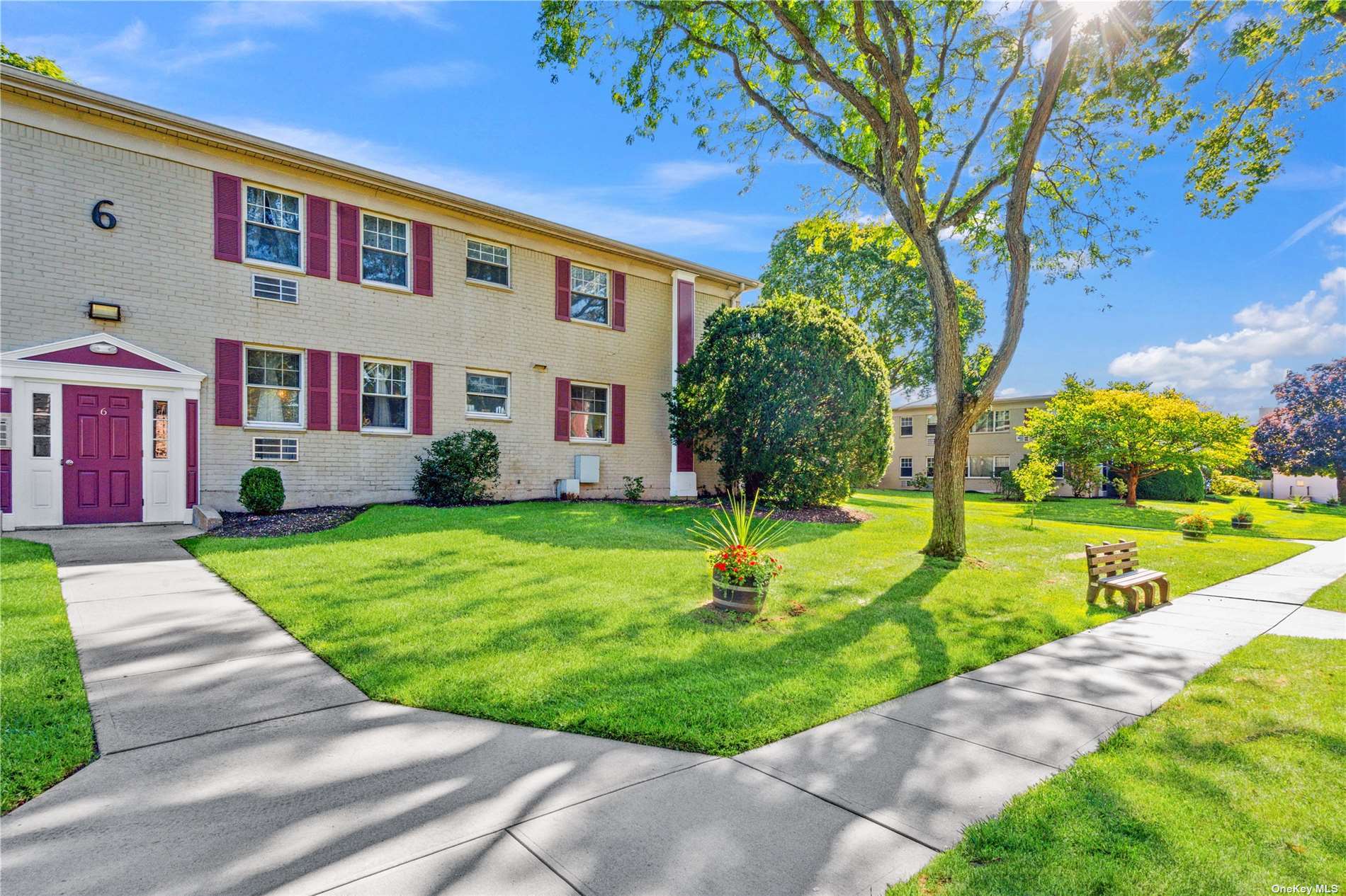 324 Post Ave #6E, Westbury, New York image 2