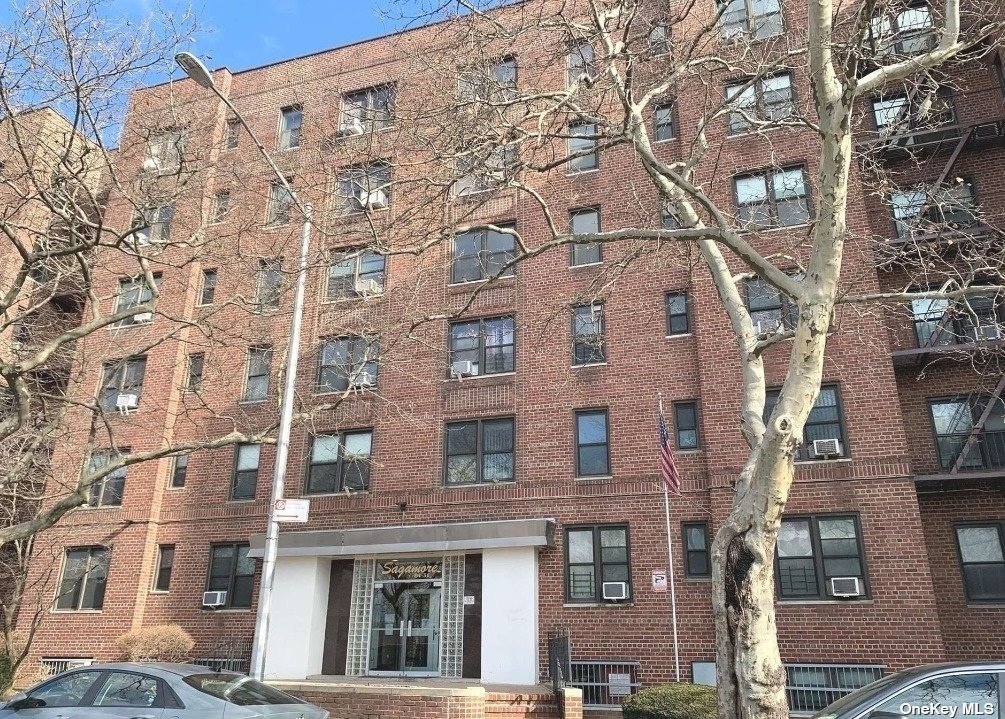 Van Wyck Expy Expy 4B, Jamaica, Queens, NY - 2 Bedrooms  
1 Bathrooms  
6 Rooms - 