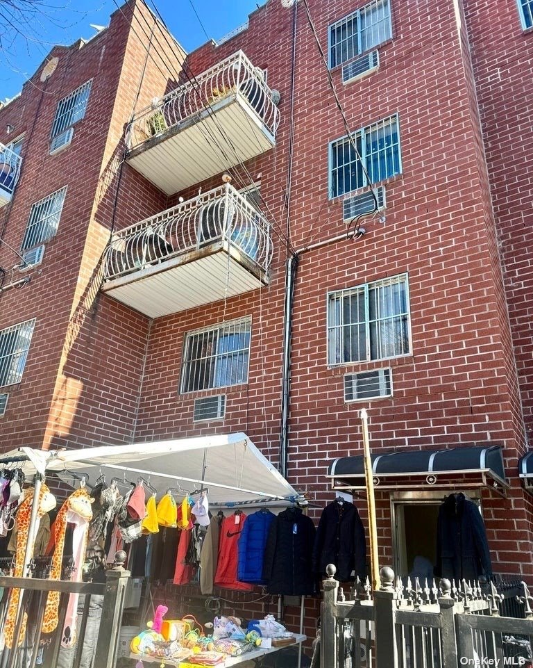 3353 Junction Boulevard, Jackson Heights, Queens, NY - 13 Bedrooms  
6 Bathrooms  
23 Rooms - 