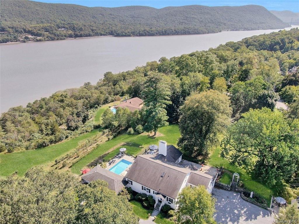 Property for Sale at 26 Kings Road, Highland Falls, New York - Bedrooms: 9 
Bathrooms: 7 
Rooms: 20  - $2,500,000