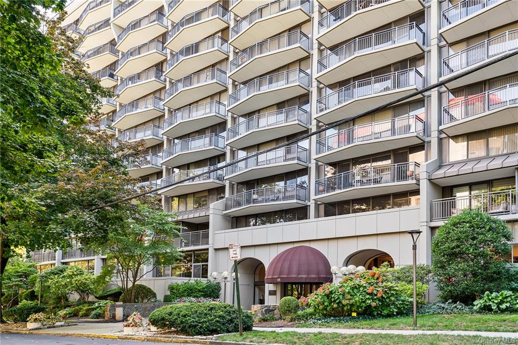 15 Stewart Place #8G, White Plains, New York image 1