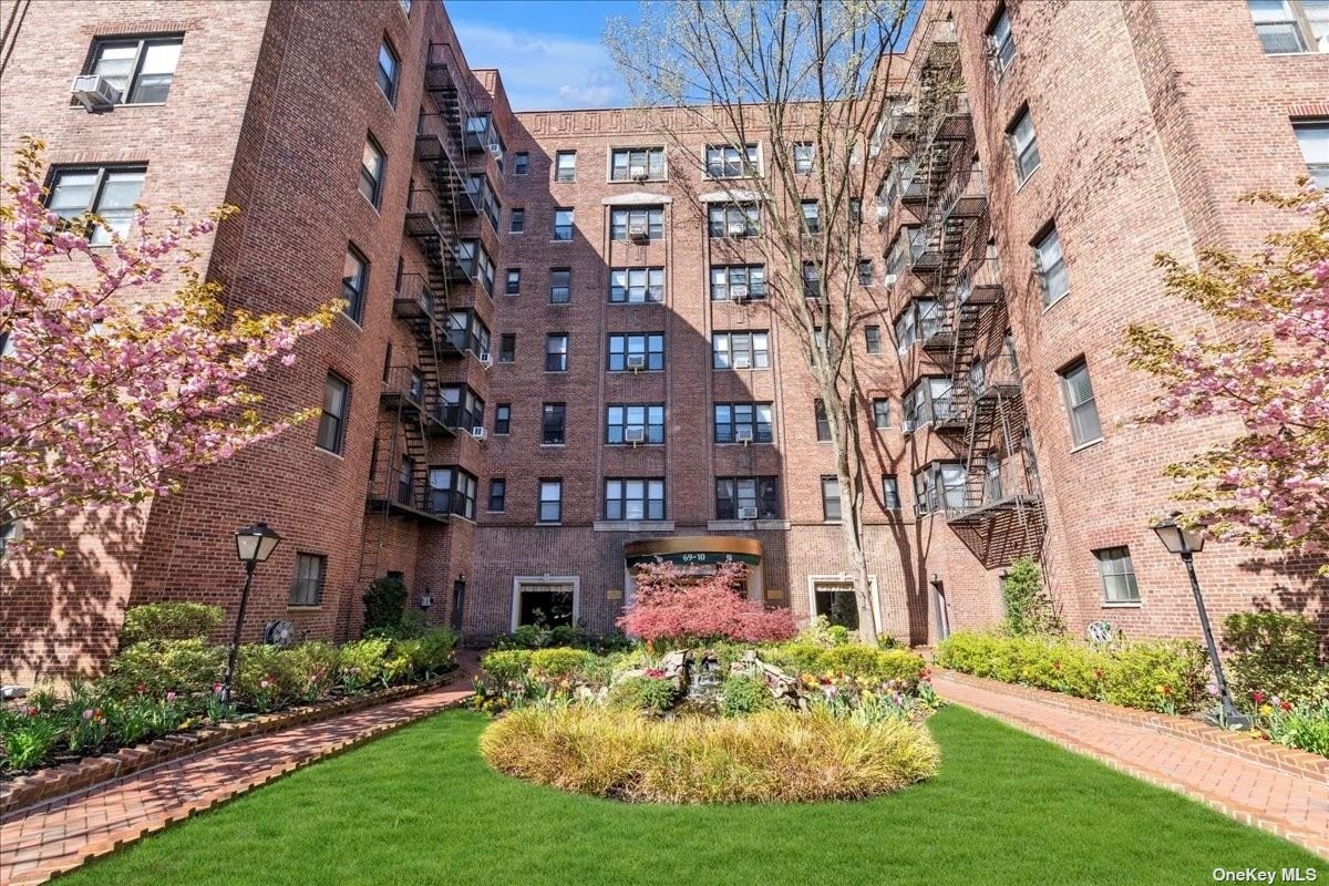 Property for Sale at 6910 Yellowstone Boulevard 611, Forest Hills, Queens, NY - Bedrooms: 2 
Bathrooms: 2 
Rooms: 5  - $635,000