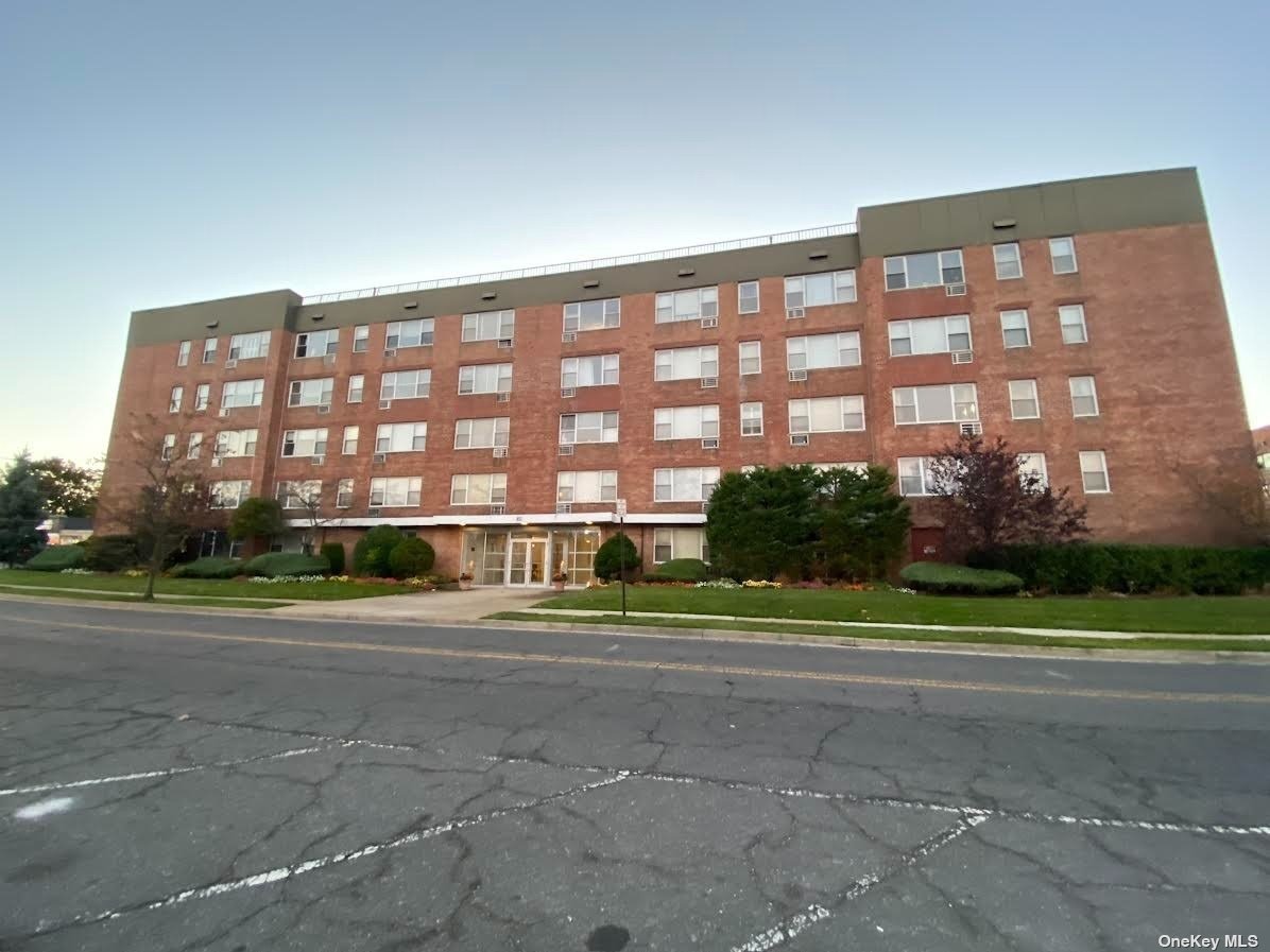 280 Guy Lombardo Avenue #3P, Freeport, New York image 1