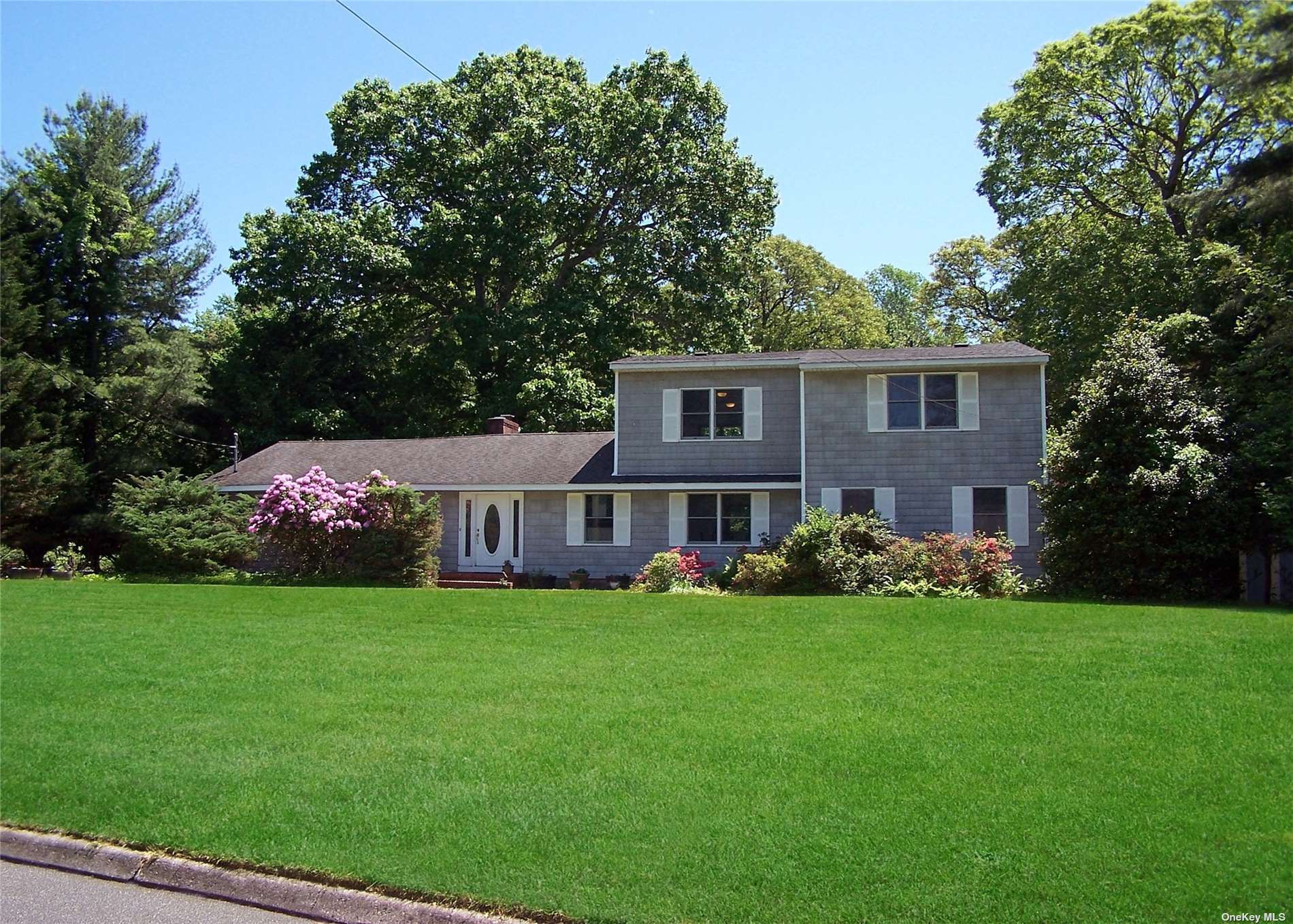 Property for Sale at 14 Summerset Drive, Smithtown, Hamptons, NY - Bedrooms: 5 
Bathrooms: 2  - $899,000