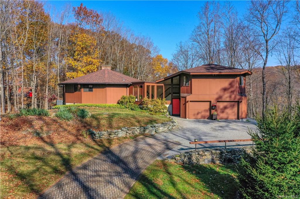 538 Blinn Road, Croton-On-Hudson, New York - 3 Bedrooms  
3 Bathrooms  
9 Rooms - 