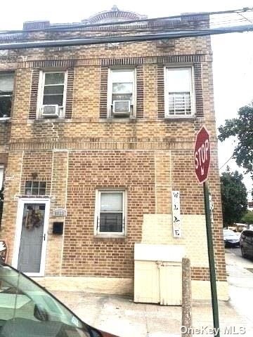 69th Road, Middle Village, Queens, NY - 7 Bedrooms  
3 Bathrooms  
13 Rooms - 