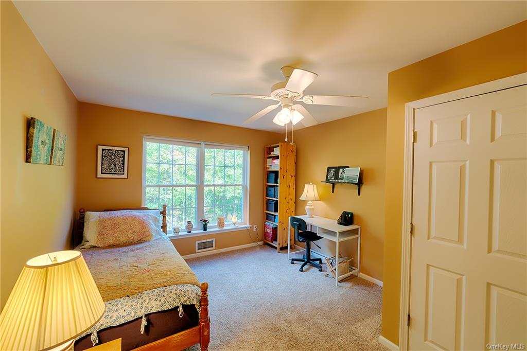 Hyde Park, New York 12538, United States, 3 Bedrooms Bedrooms, ,3 BathroomsBathrooms,Residential,Pending,39141