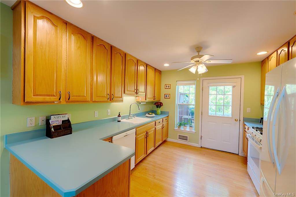 Hyde Park, New York 12538, United States, 3 Bedrooms Bedrooms, ,3 BathroomsBathrooms,Residential,Pending,39141