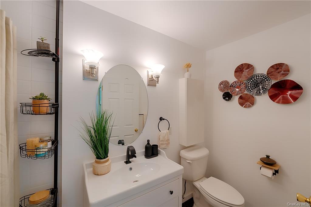 Hyde Park, New York 12538, United States, 3 Bedrooms Bedrooms, ,3 BathroomsBathrooms,Residential,Pending,39141