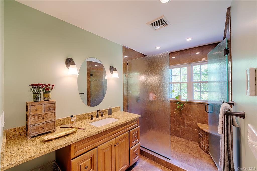 Hyde Park, New York 12538, United States, 3 Bedrooms Bedrooms, ,3 BathroomsBathrooms,Residential,Pending,39141