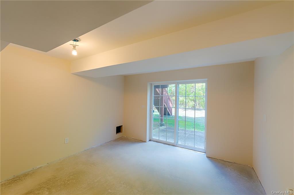 Hyde Park, New York 12538, United States, 3 Bedrooms Bedrooms, ,3 BathroomsBathrooms,Residential,Pending,39141