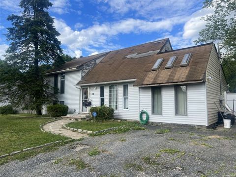 Central Islip, NY 11722