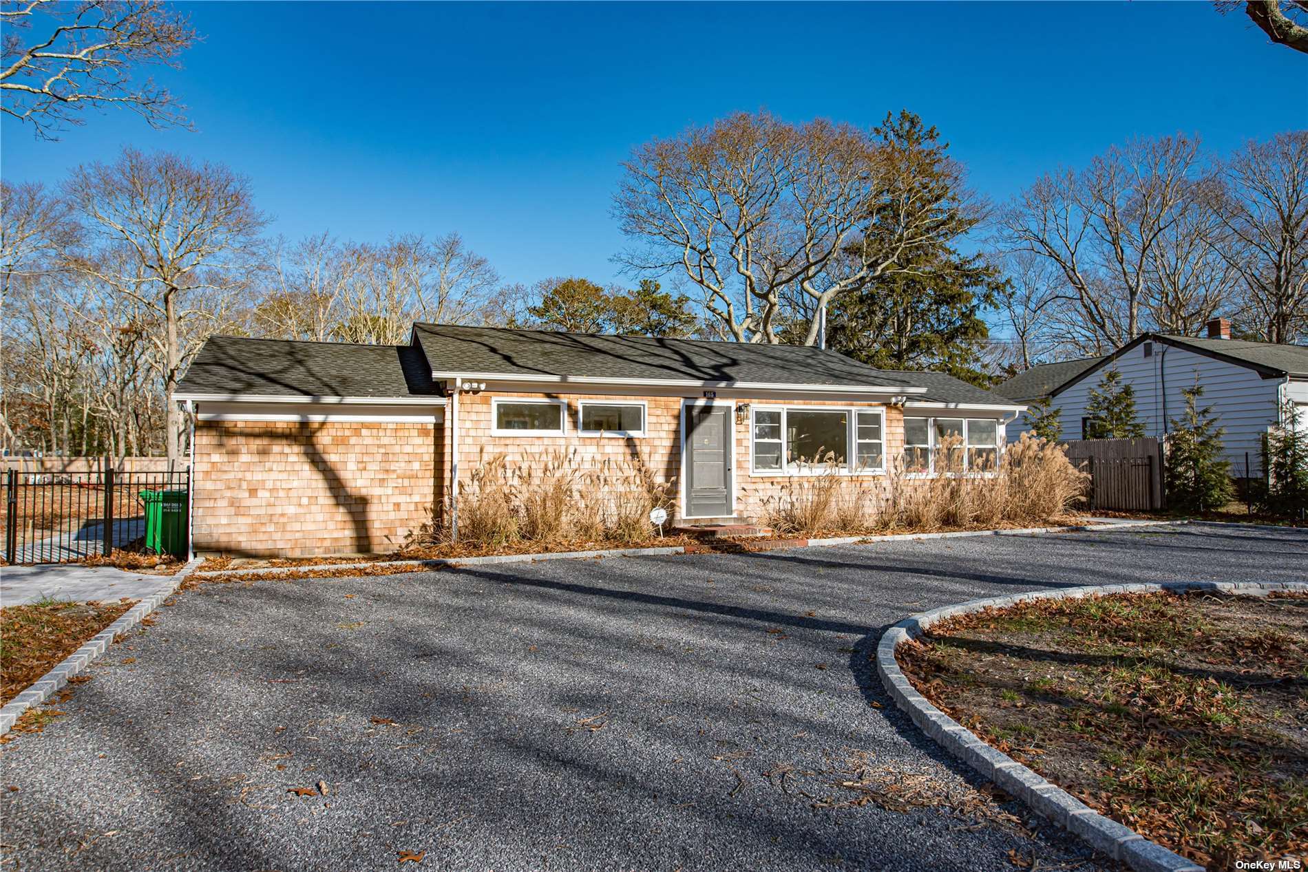 165 E Bay Avenue, Hampton Bays, Hamptons, NY - 3 Bedrooms  
2 Bathrooms - 