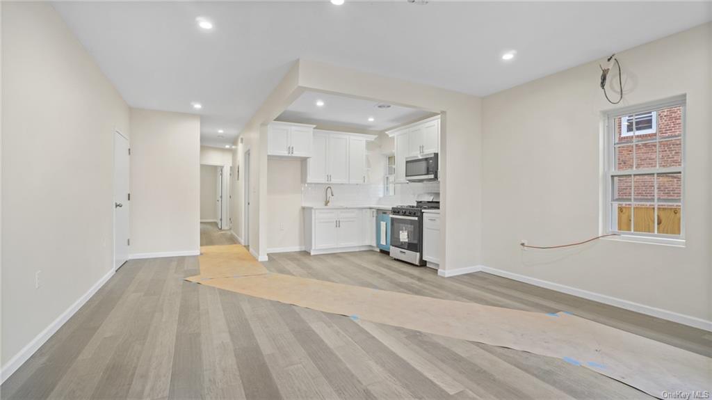 Property for Sale at 3721 Pratt Avenue, Bronx, New York - Bedrooms: 6 
Bathrooms: 4  - $949,000
