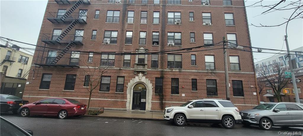Property for Sale at 962 E 172nd Street 3B, Bronx, New York - Bedrooms: 1 
Bathrooms: 1 
Rooms: 3  - $125,000