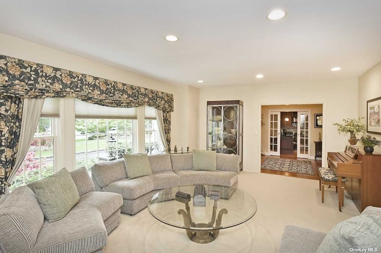 Photo 8 of 31 of 27 Suncrest Drive house