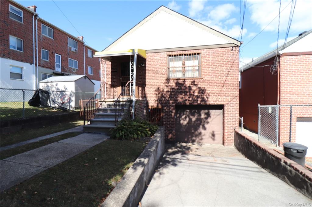 Property for Sale at Arnow Avenue, Bronx, New York - Bedrooms: 3 
Bathrooms: 2 
Rooms: 7  - $600,000