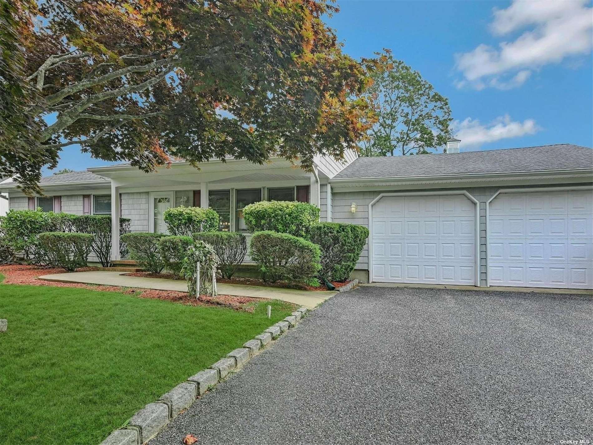 10 Newpoint Lane, East Moriches, Hamptons, NY - 3 Bedrooms  
3 Bathrooms - 