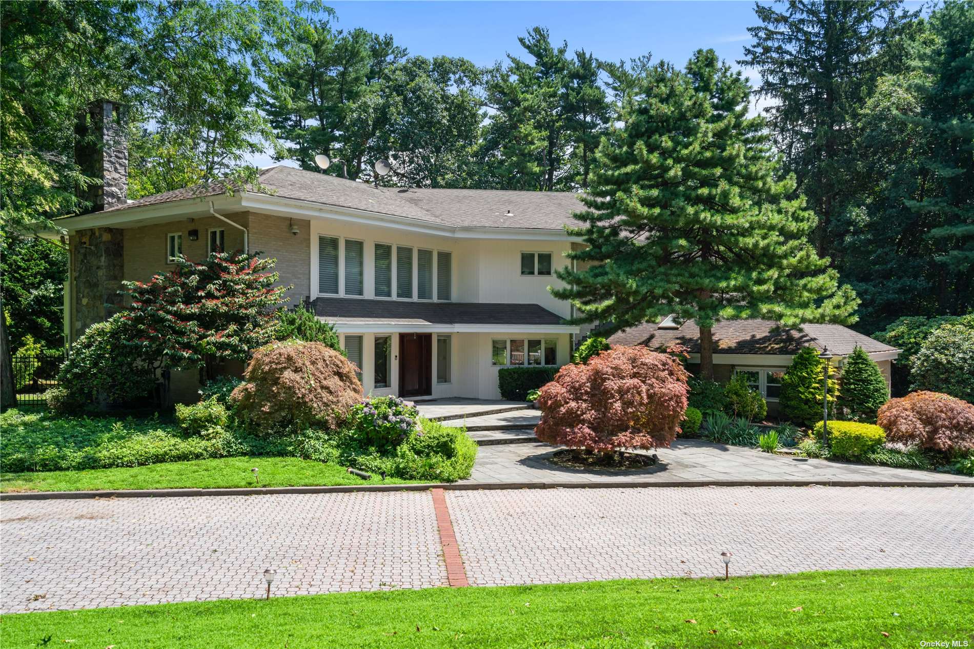 3 Waverly Road, Old Westbury, New York image 1