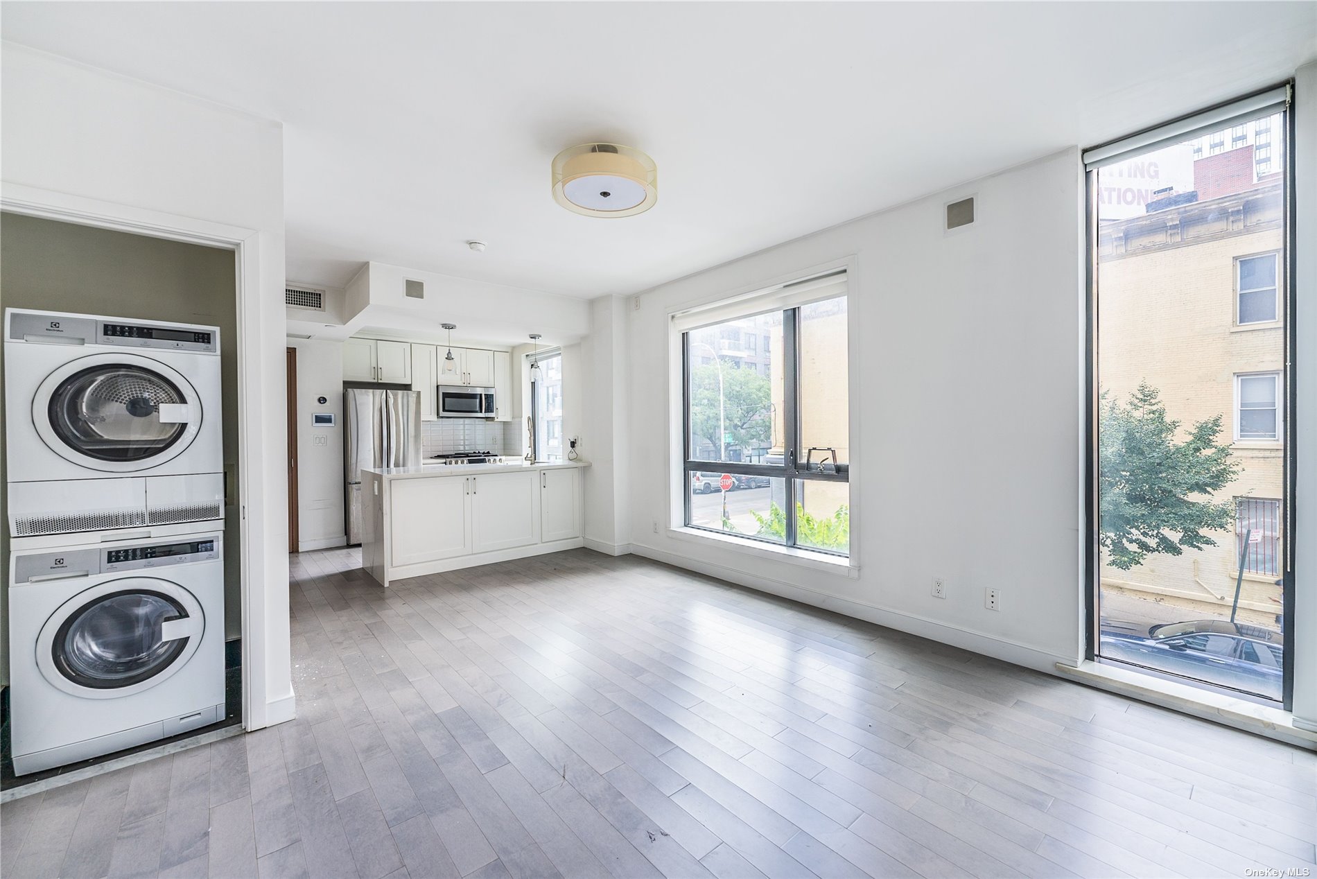 4104 27th St St 6B, Long Island City, Queens, NY - 1 Bedrooms  
1 Bathrooms  
5 Rooms - 