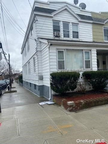 8718 97th Avenue, Ozone Park, Queens, NY - 4 Bedrooms  
3 Bathrooms  
10 Rooms - 