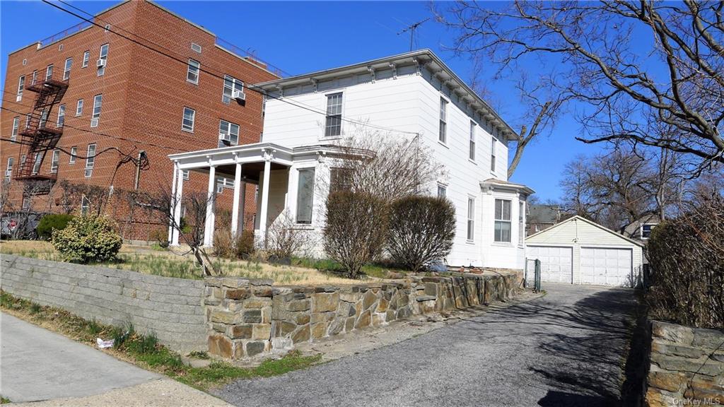 47 N Fulton Avenue, Mount Vernon, New York - 3 Bedrooms  
2 Bathrooms  
7 Rooms - 