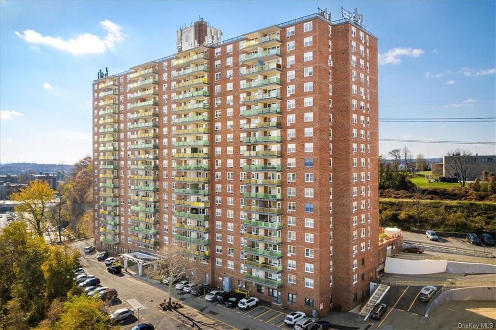 1841 Central Park Avenue 19R, Yonkers, New York - 2 Bedrooms  
2 Bathrooms  
4 Rooms - 