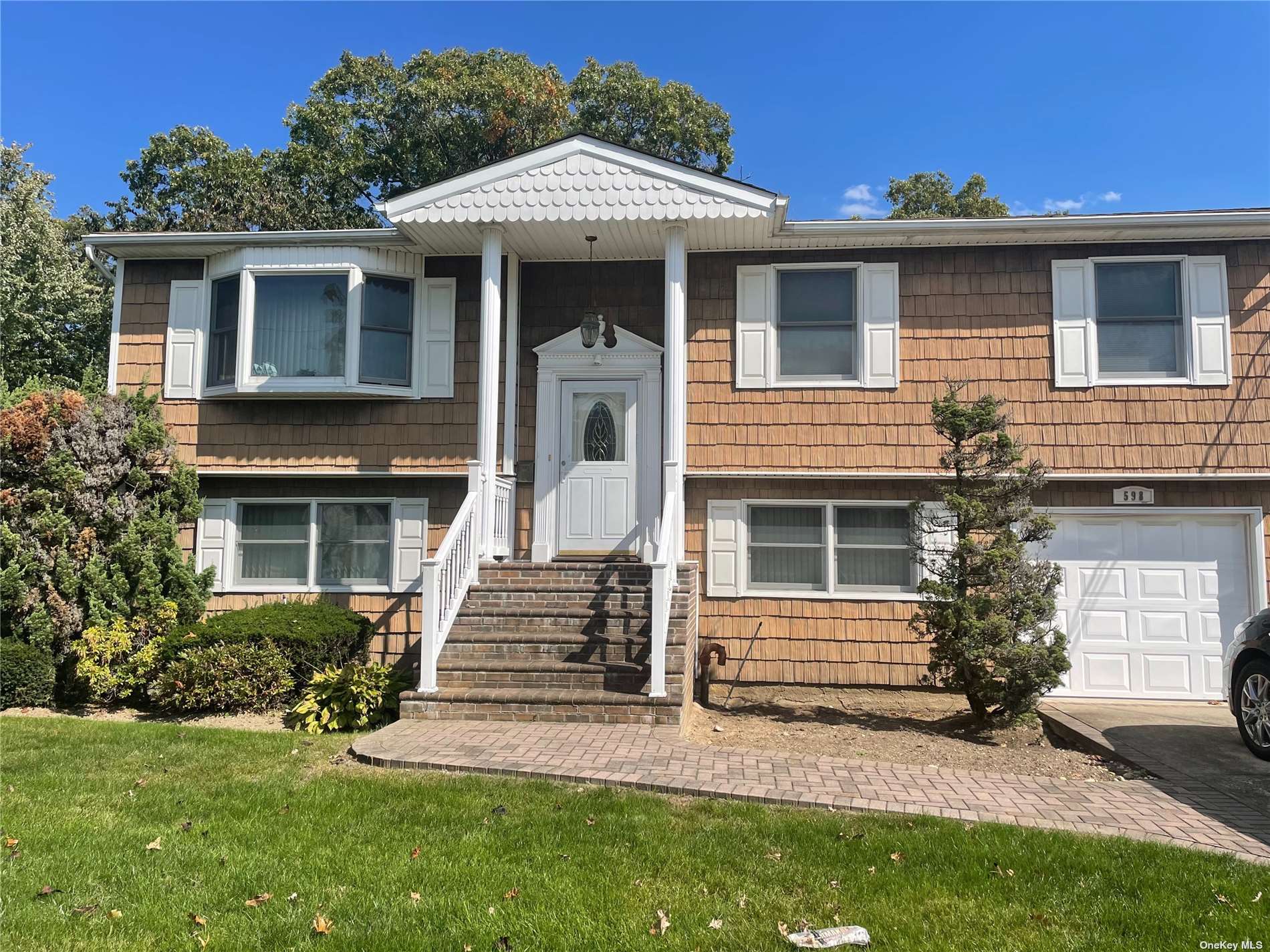 598 Centre Avenue, Lindenhurst, New York image 1