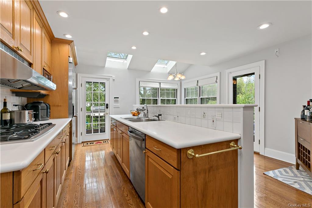 Photo 6 of 26 of 18 Idlewood Road house