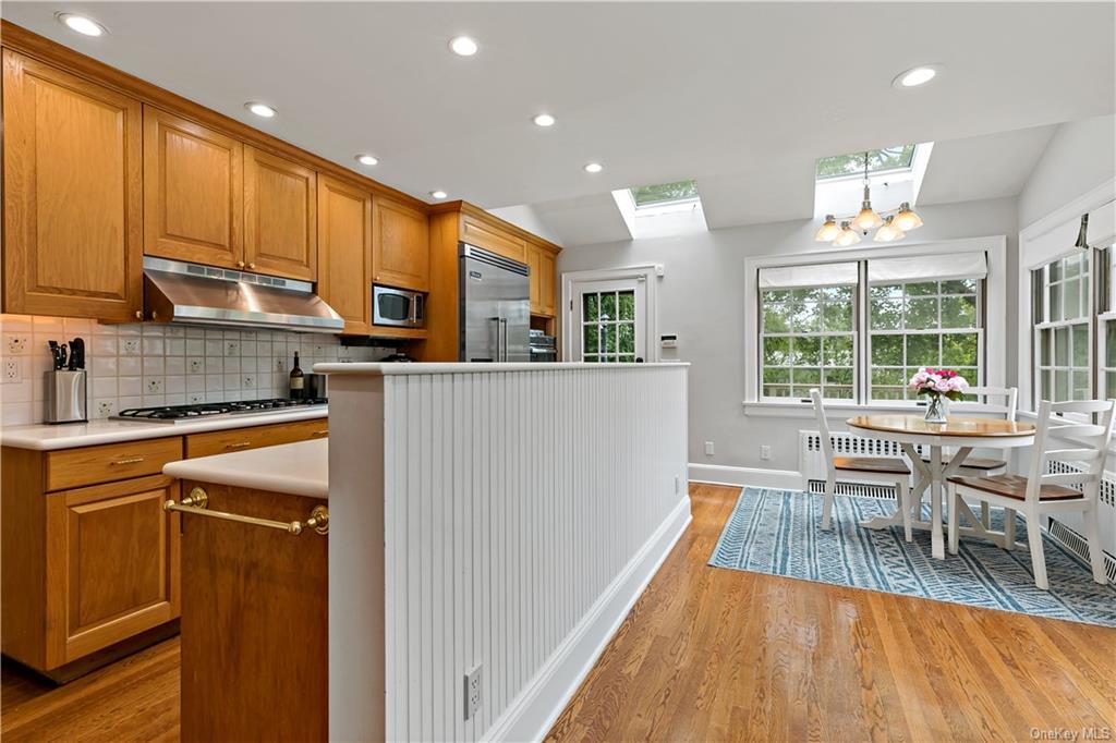 Photo 7 of 26 of 18 Idlewood Road house