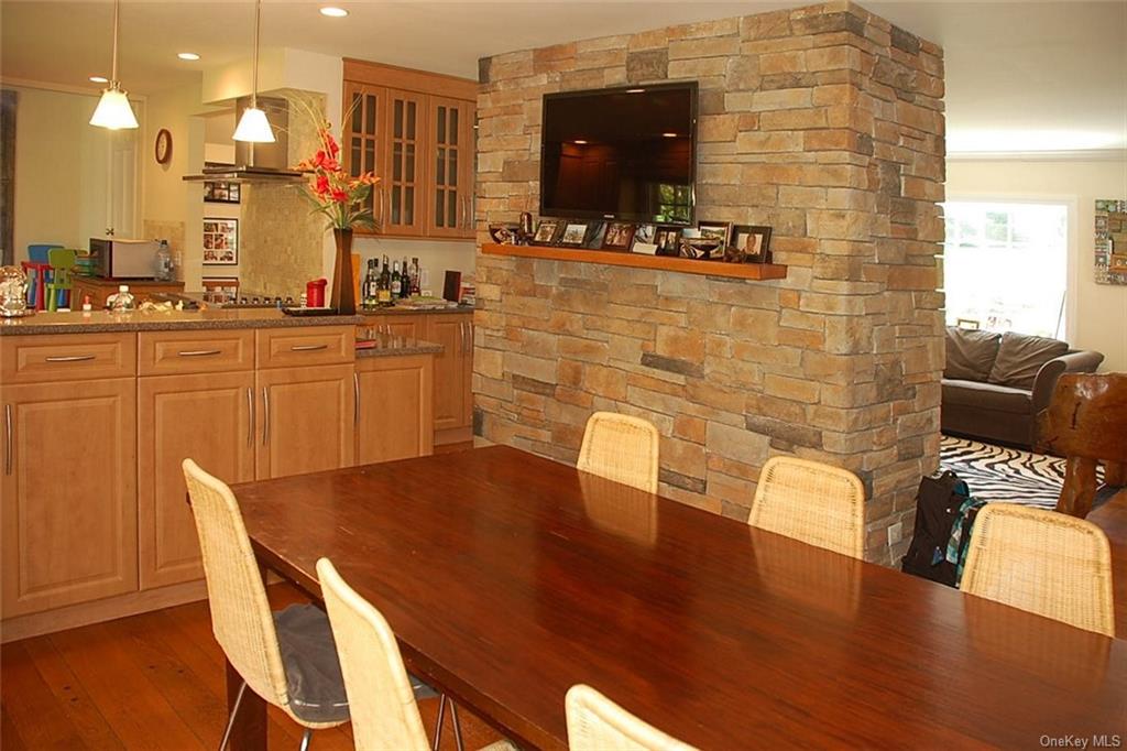 Photo 5 of 36 of 51 Mohegan Road house