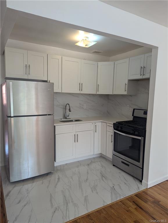 Rental Property at 3777 Willett Avenue 3, Bronx, New York - Bedrooms: 3 
Bathrooms: 1 
Rooms: 4  - $3,100 MO.