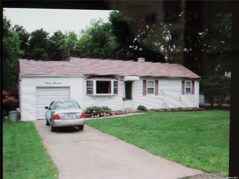 Homes For Sale - 1119 Nugent Avenue<br/> Bay Shore, NY 11706