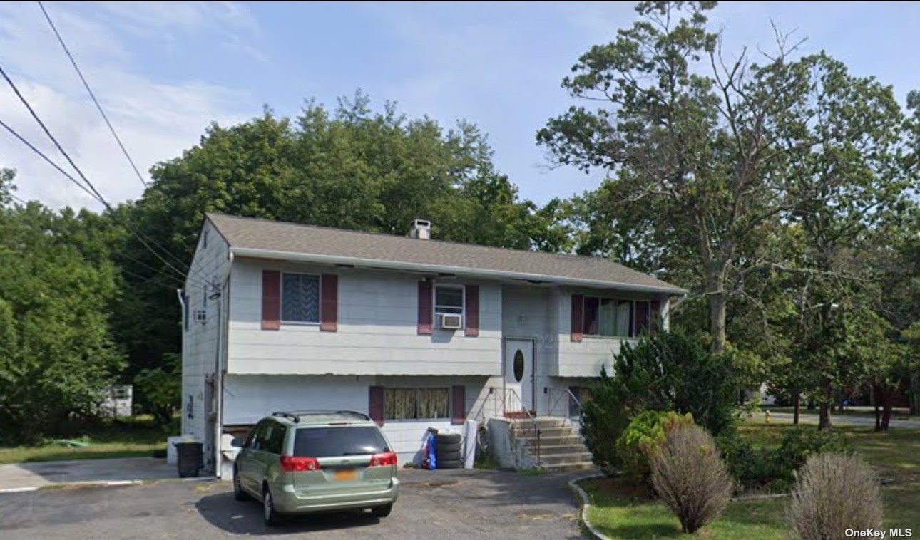 166 Allwood Avenue, Central Islip, New York image 1