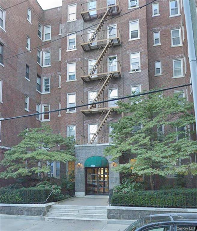 Property for Sale at 3321 Bruckner Boulevard 6D, Bronx, New York - Bedrooms: 2 
Bathrooms: 1 
Rooms: 5  - $179,000