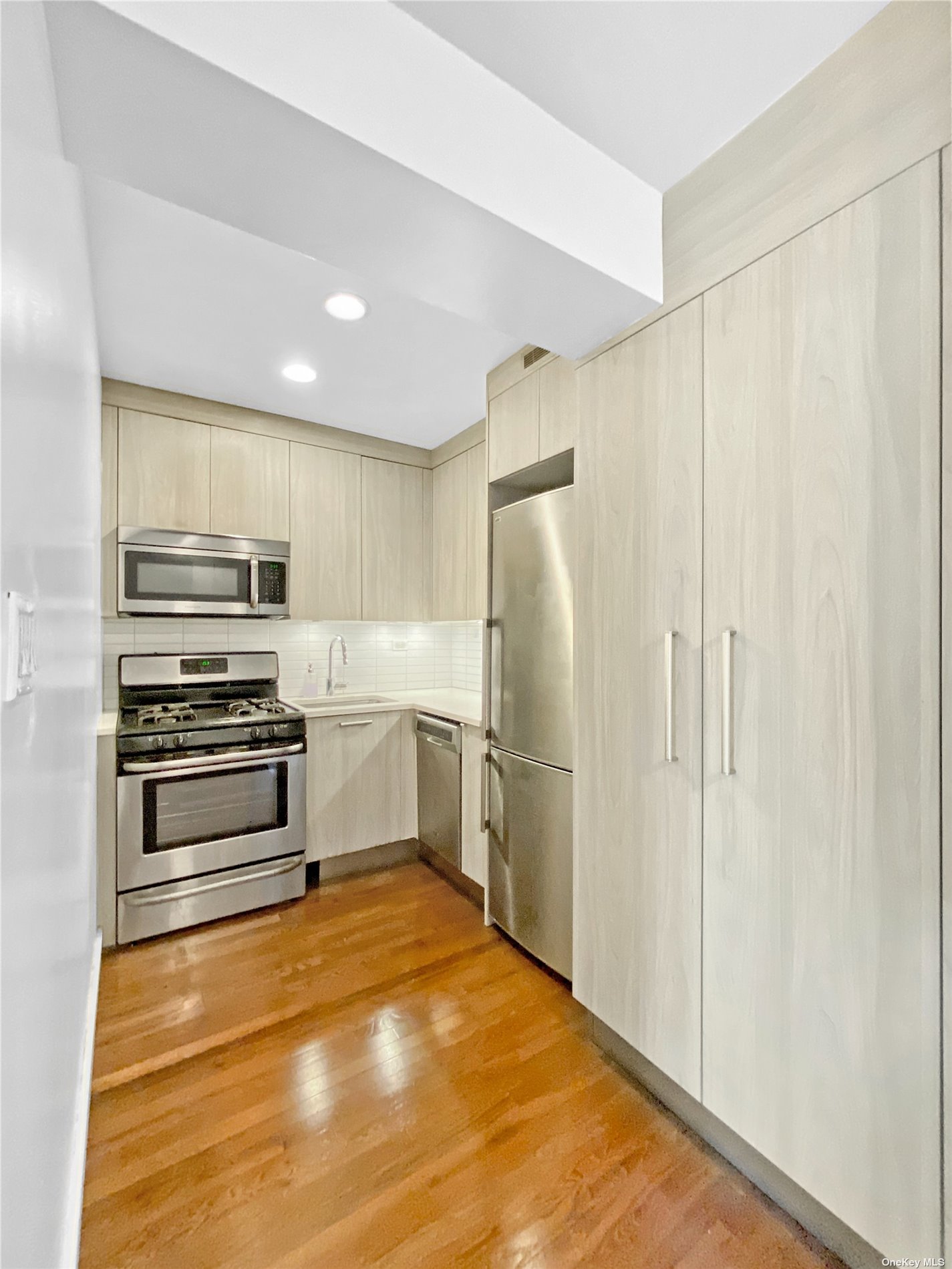 8710 51st Avenue Ave #APT 2W, Elmhurst, New York image 4