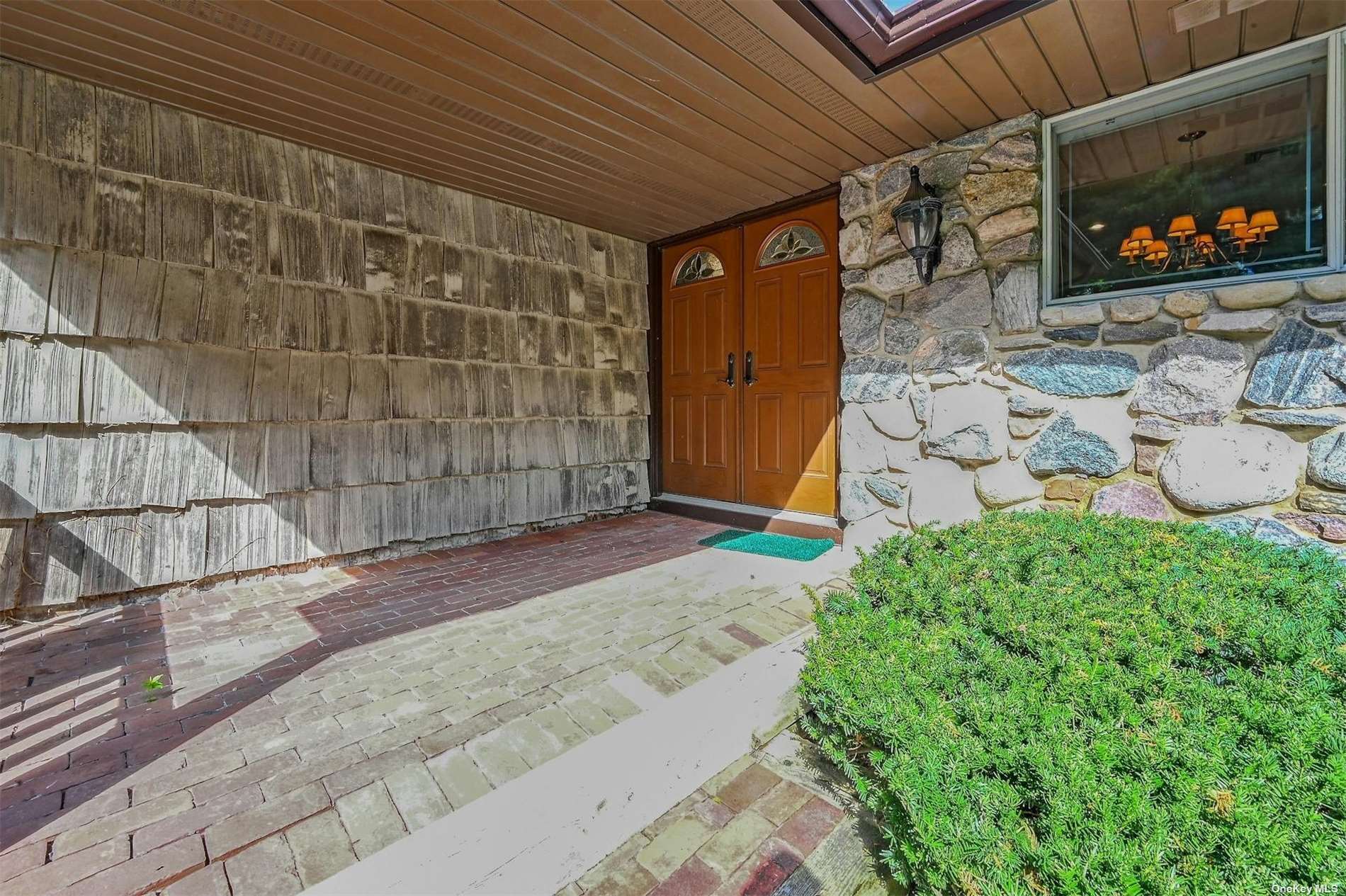 90 Warner Lane, Syosset, New York image 3