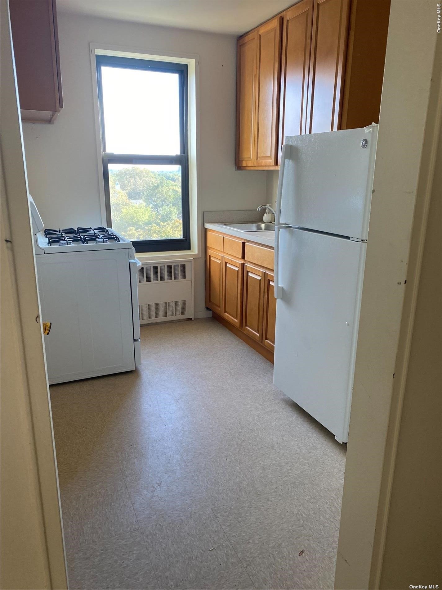 20910 41 Avenue #6R, Bayside, New York image 2