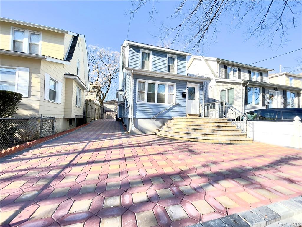 Rental Property at 4031 Rombouts Avenue, Bronx, New York - Bedrooms: 3 
Bathrooms: 2 
Rooms: 7  - $4,300 MO.