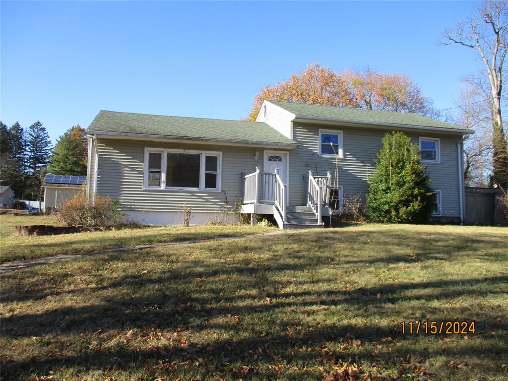 35 Hudson Drive, New Windsor, New York - 3 Bedrooms  
2 Bathrooms  
7 Rooms - 