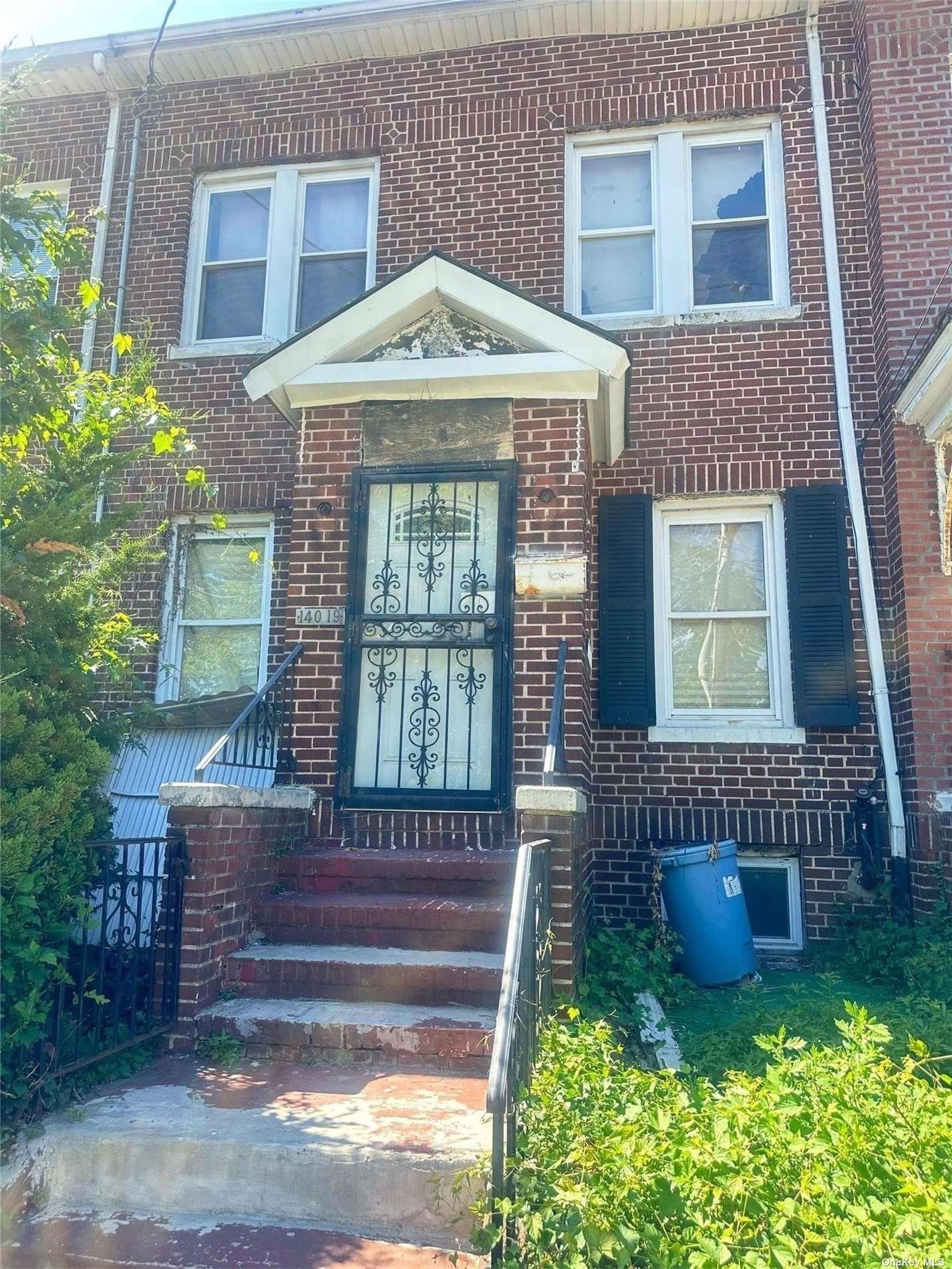 Rose Avenue, Flushing, Queens, NY - 3 Bedrooms  
2 Bathrooms  
10 Rooms - 