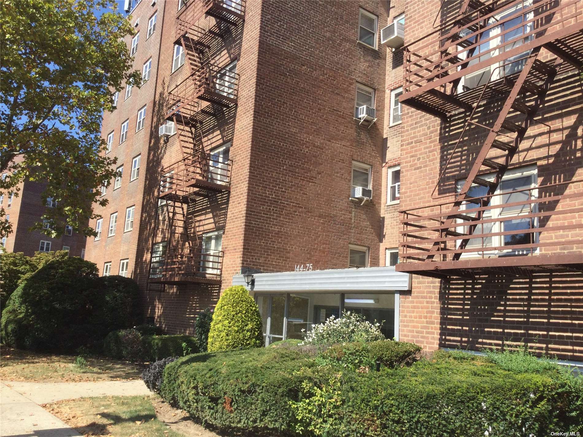 Property for Sale at 14475 Melbourne Avenue 1D, Flushing, Queens, NY - Bedrooms: 3 
Bathrooms: 1 
Rooms: 5  - $395,000