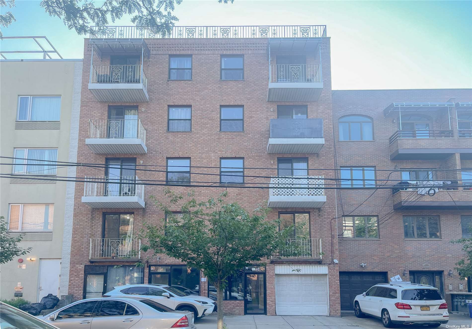 7124 163rd Street 5A, Fresh Meadows, Queens, NY - 3 Bedrooms  
2 Bathrooms  
6 Rooms - 