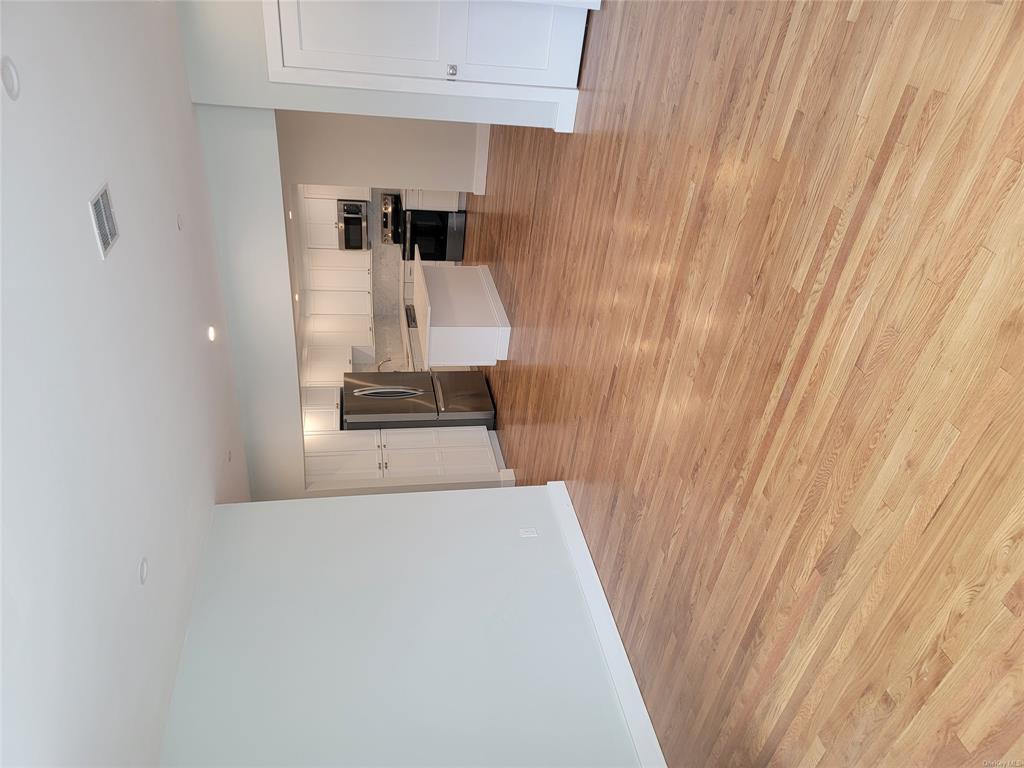 731 Broadway 2, White Plains, New York - 2 Bedrooms  
2 Bathrooms  
6 Rooms - 