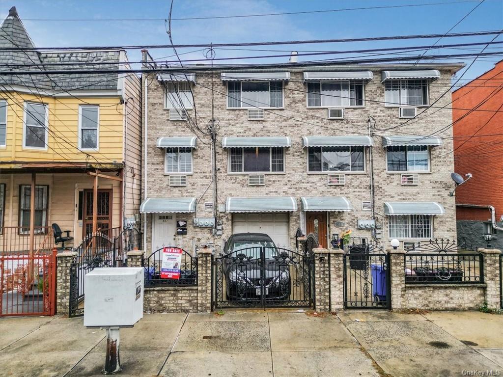 Property for Sale at 931 E 216th Street, Bronx, New York - Bedrooms: 7 
Bathrooms: 5  - $1,100,000