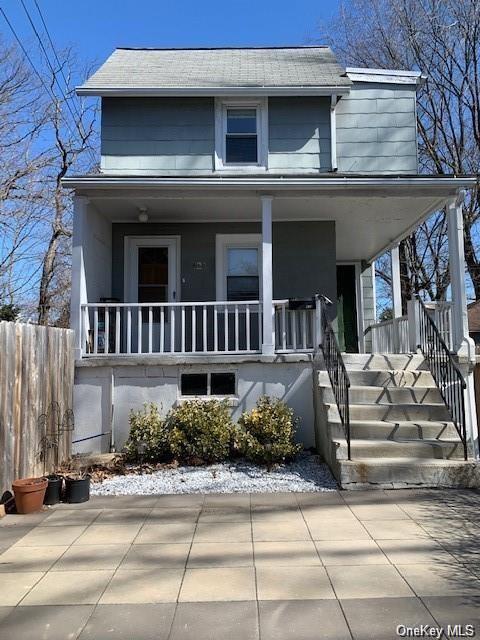 Rental Property at 323 Maple Avenue, Mamaroneck, New York - Bedrooms: 3 
Bathrooms: 1 
Rooms: 7  - $3,000 MO.