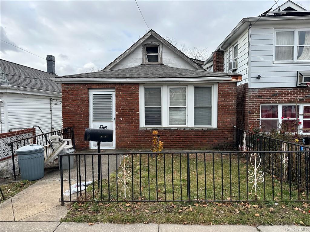 Property for Sale at 1547 Research Avenue, Bronx, New York - Bedrooms: 3 
Bathrooms: 1 
Rooms: 5  - $350,000