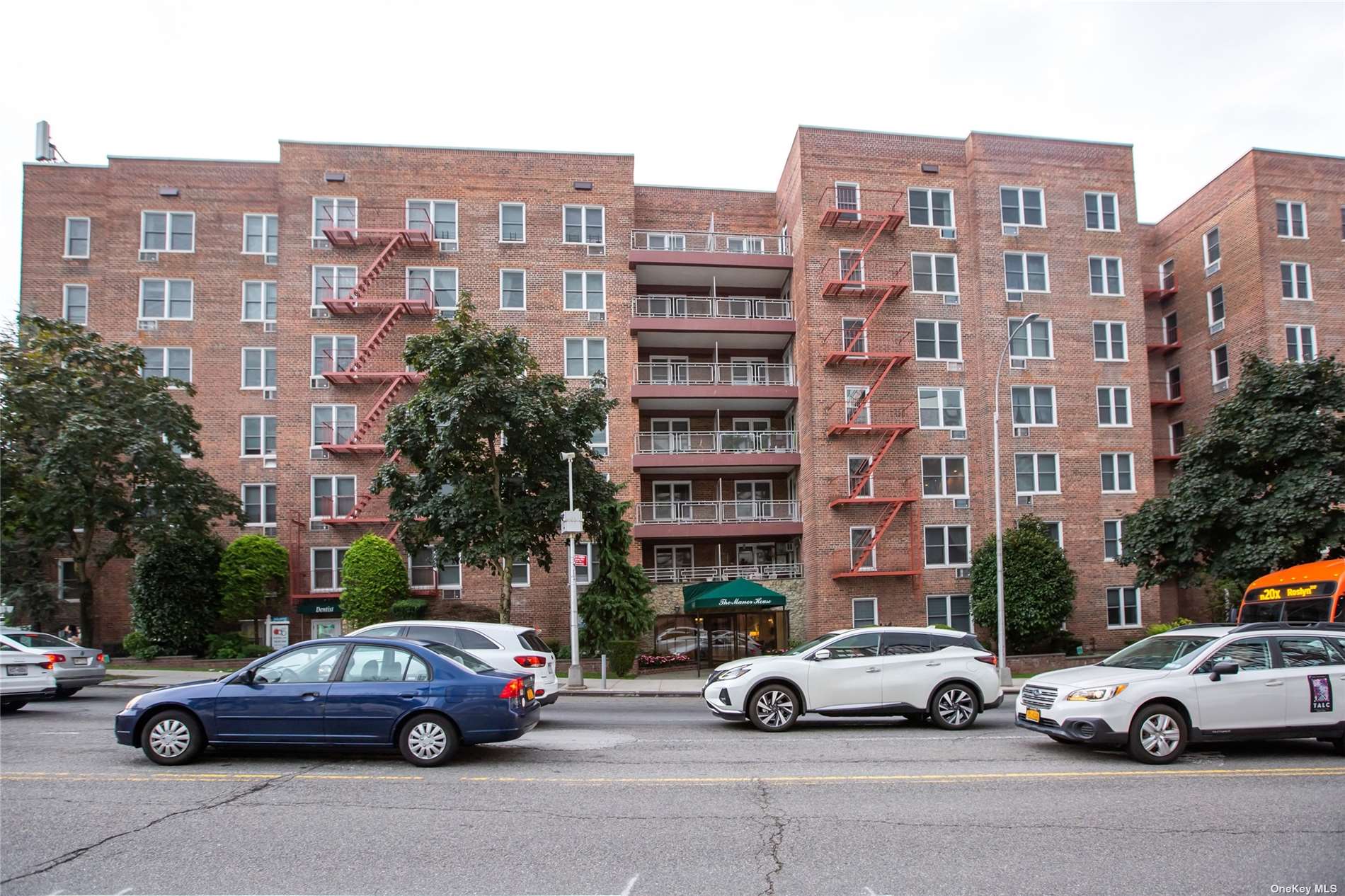 241-20 Northern Boulevard #5E, Douglaston, New York image 2